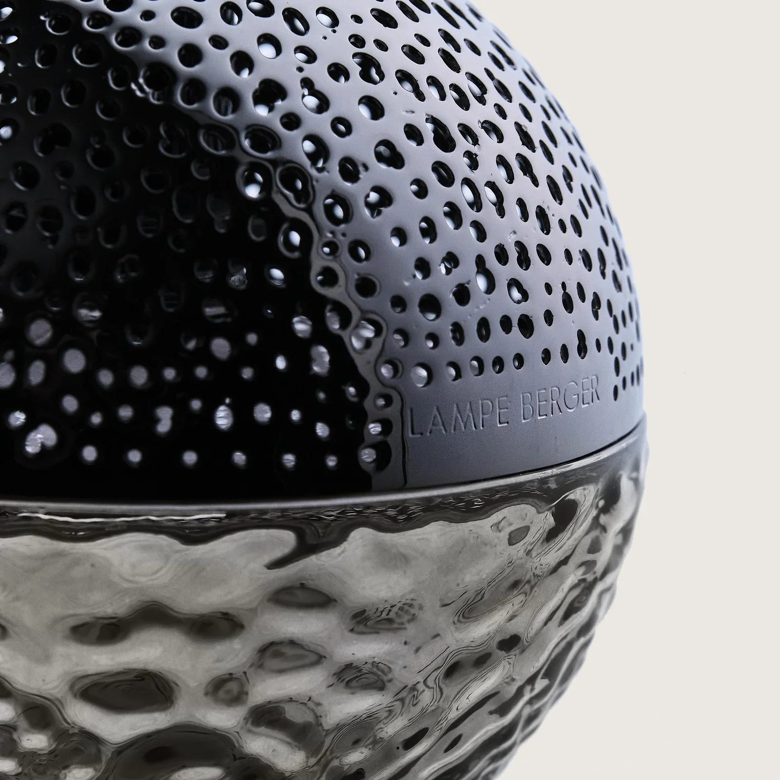 GRAVITY Noire Black-out Lampe By Maison Berger - Image 5